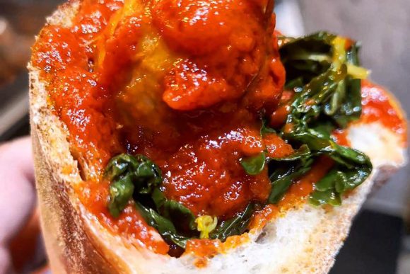 O Cuzzetiello dalla tradizione napoletana allo street food