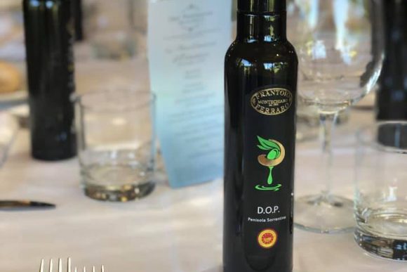 Olio di oliva del frantoio ferraro per condire i piatti della tradizione