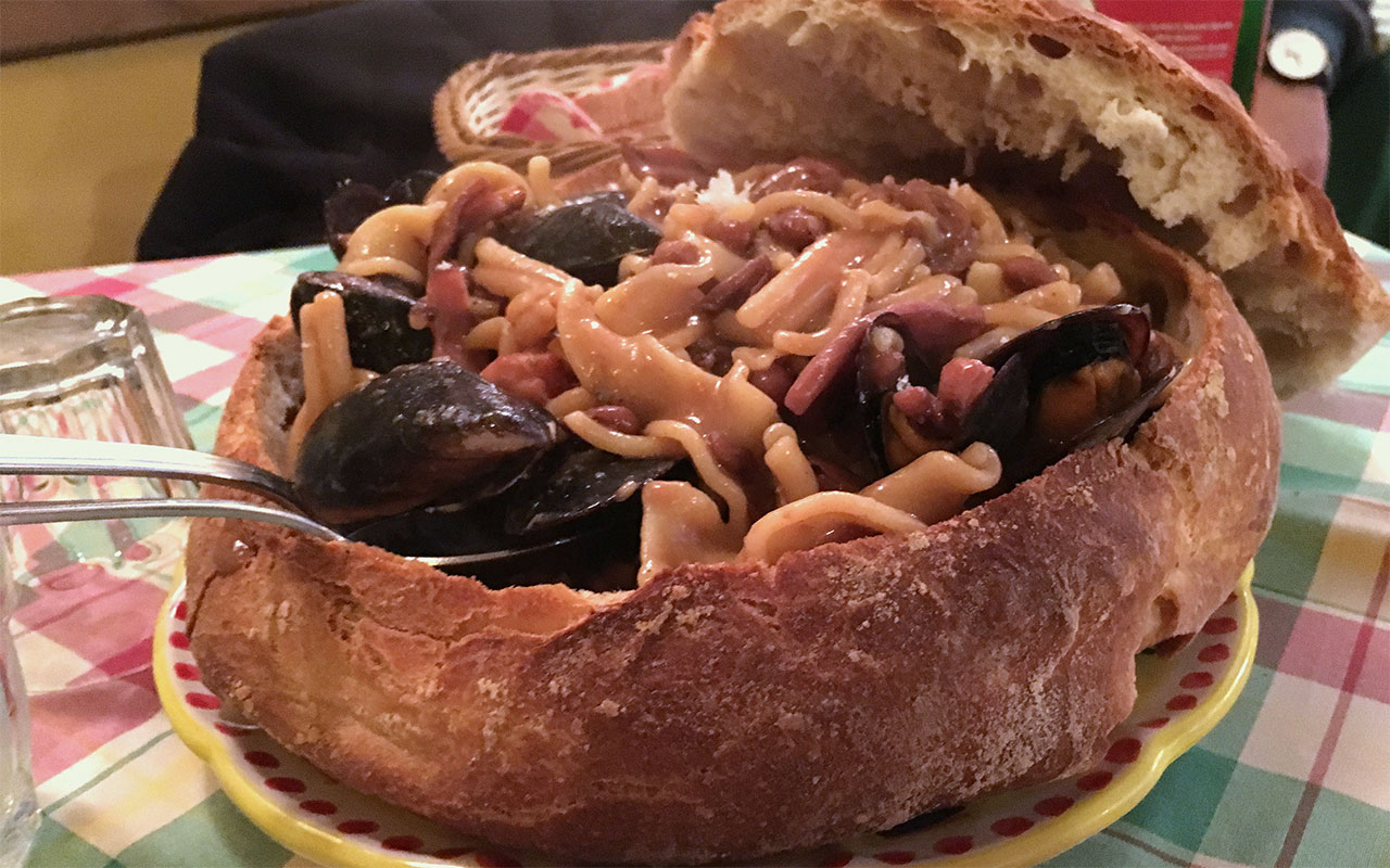 zuppa del questore piatto della cucina tradizionale al ristorante vico d'o vattariello